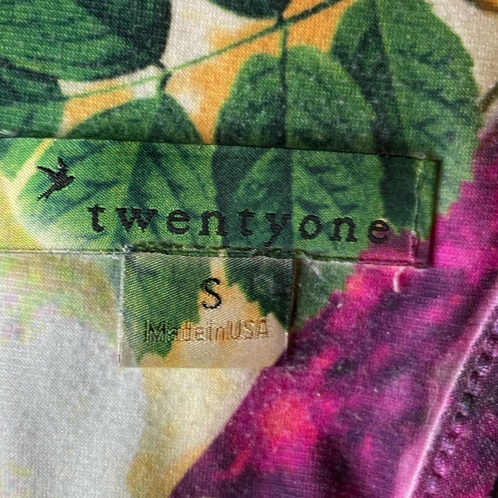 Twenty One Women’s Tiered Sleeveless Racerback Top Size S - Picture 3 of 4